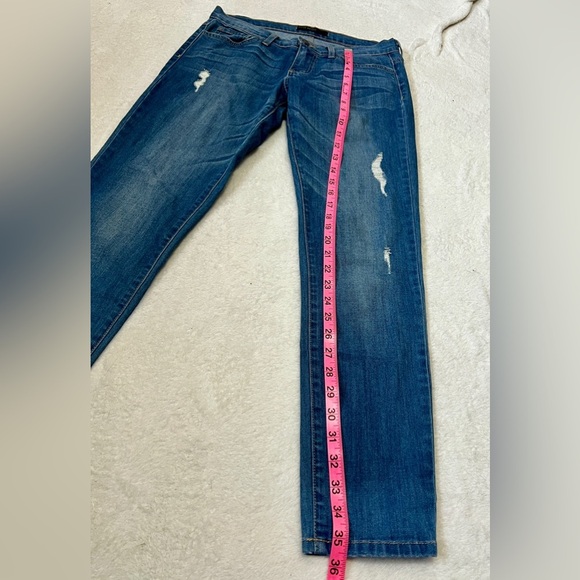 Flying Monkey Lightly Distressed Skinny Jean - Size 25 (Fits like a 29) - Picture 4 of 11